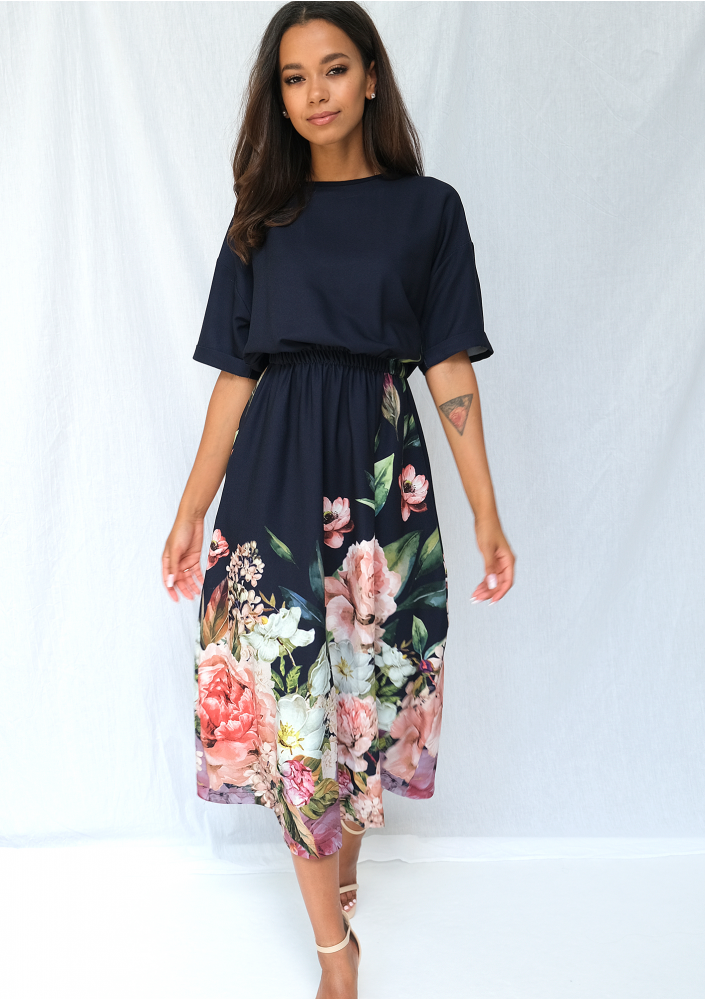 Sukienka midi z kwiatowym borderem granatowa