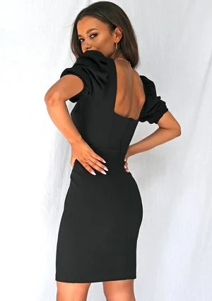 Dopasowana sukienka z krótkimi bufiastym rękawami czarna