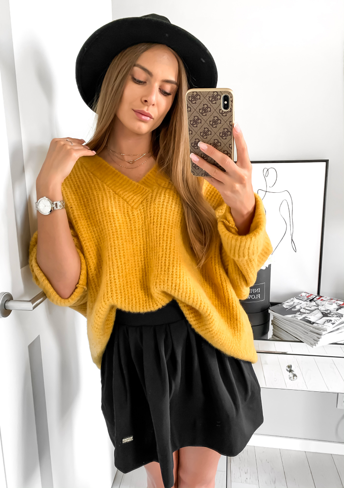 Sweter oversize z dekoltem V A006 Kremowy ILM