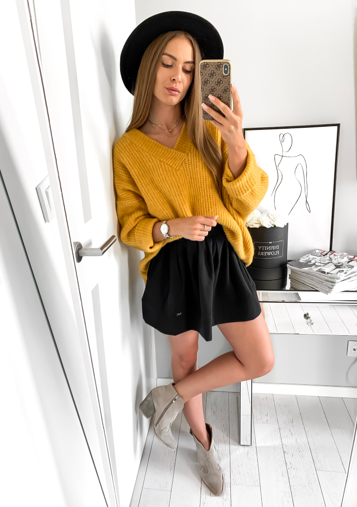 Sweter oversize z dekoltem V A006 Musztardowy ILM