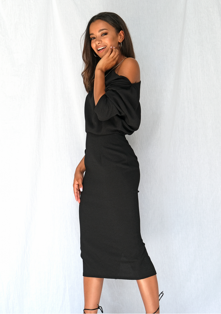 Sukienka midi z dekoltem w łódkę czarna