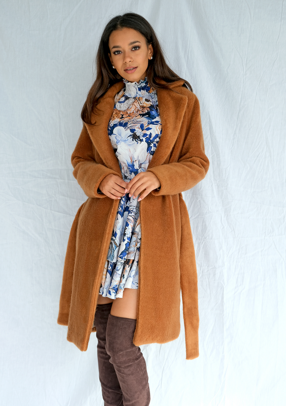 Klasyczny płaszcz wiązany w talii Miodowy