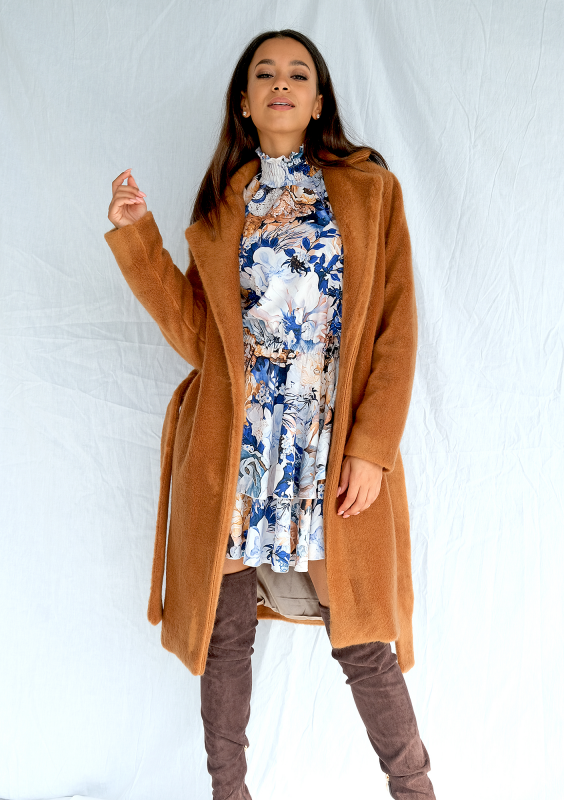 Klasyczny płaszcz wiązany w talii Miodowy