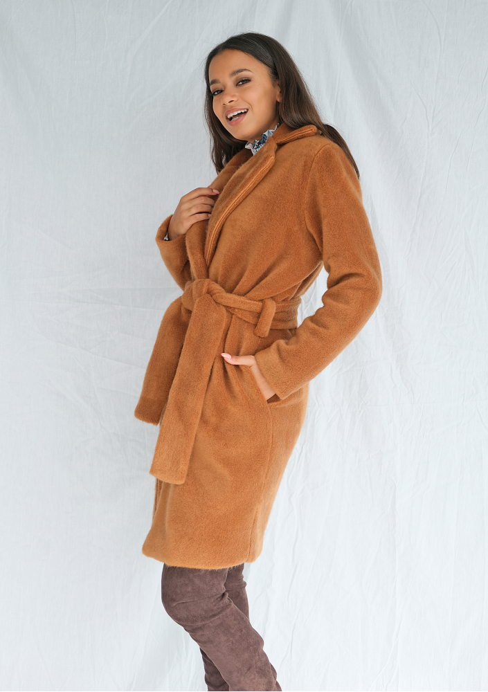 Klasyczny płaszcz wiązany w talii Miodowy