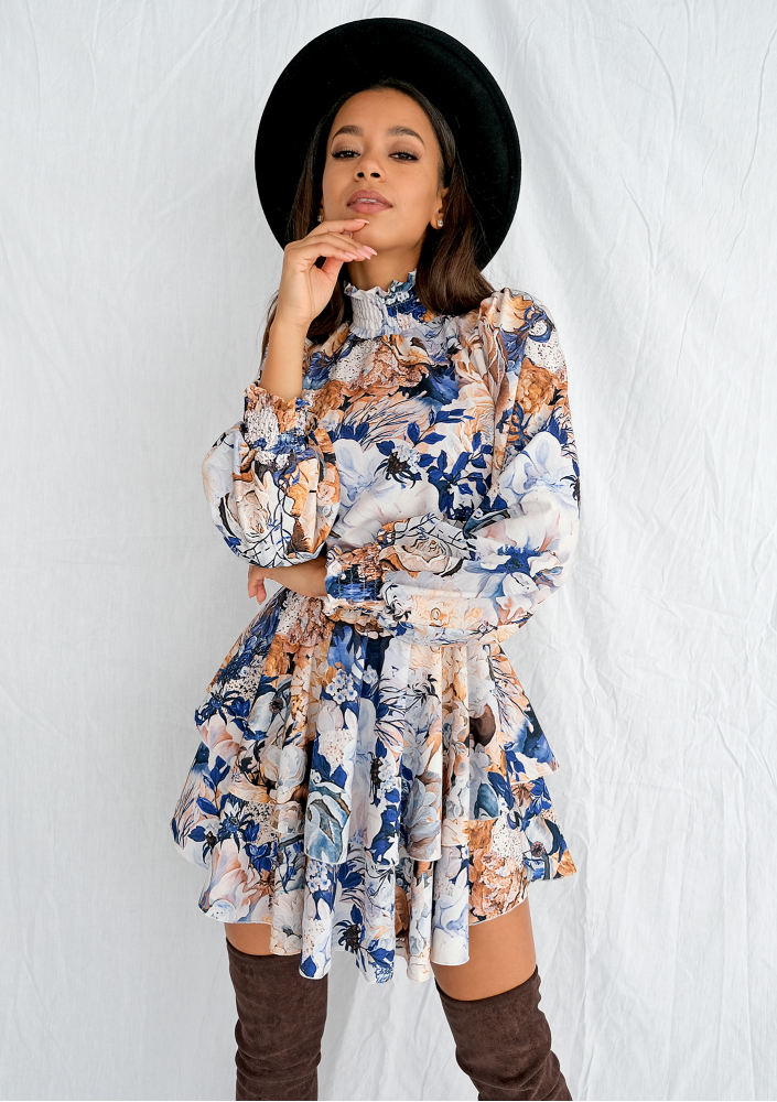 Sukienka mini z półgolfem w kwiaty