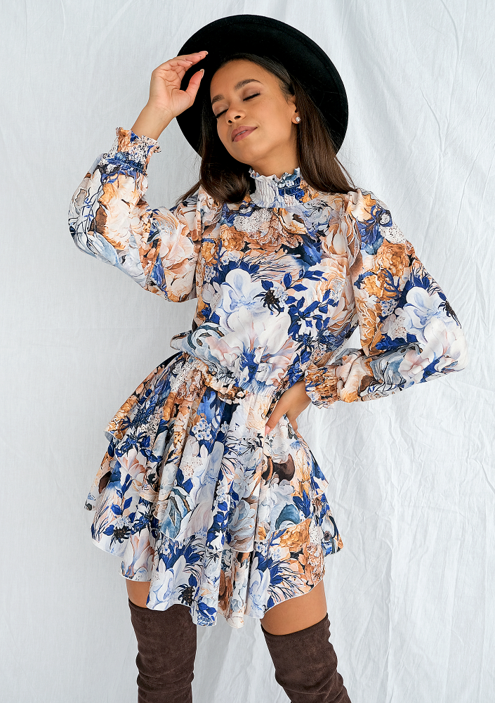 Sukienka mini z półgolfem w kwiaty