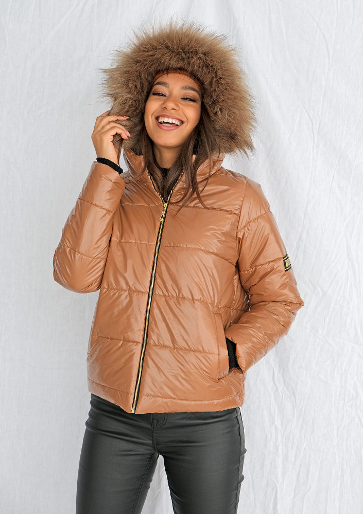Kurtka pikowana ze sztucznym futrem karmelowa ILM