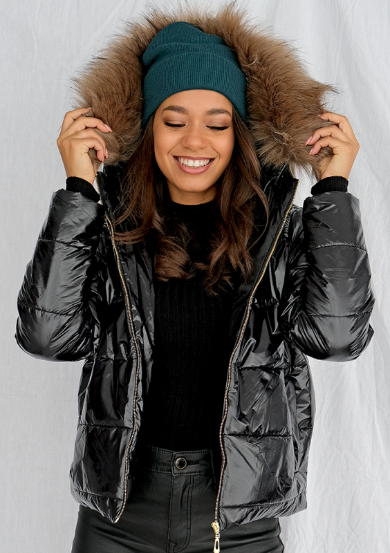 Kurtka pikowana ze sztucznym futrem czarna ILM