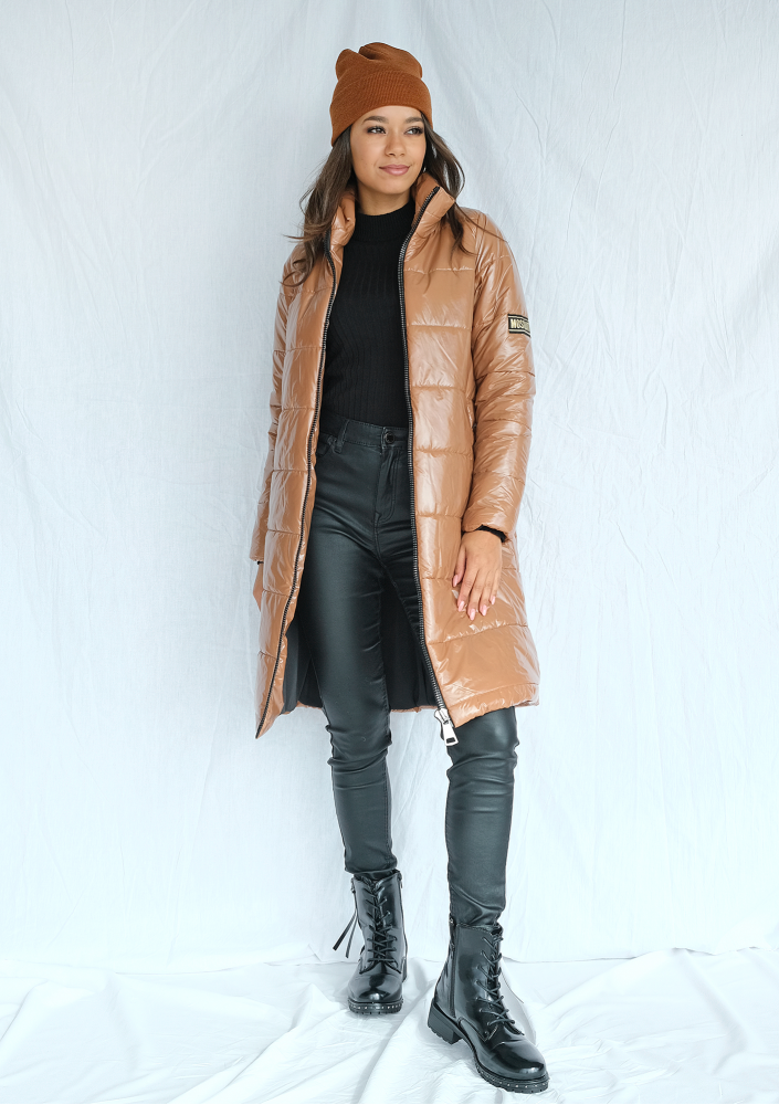 Pikowany płaszcz na stójce karmelowy ILM