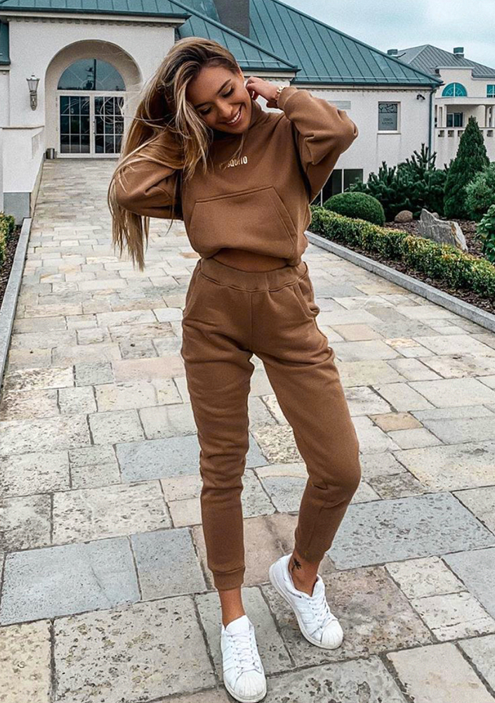 Bluza z kieszenią i kapturem Carmel