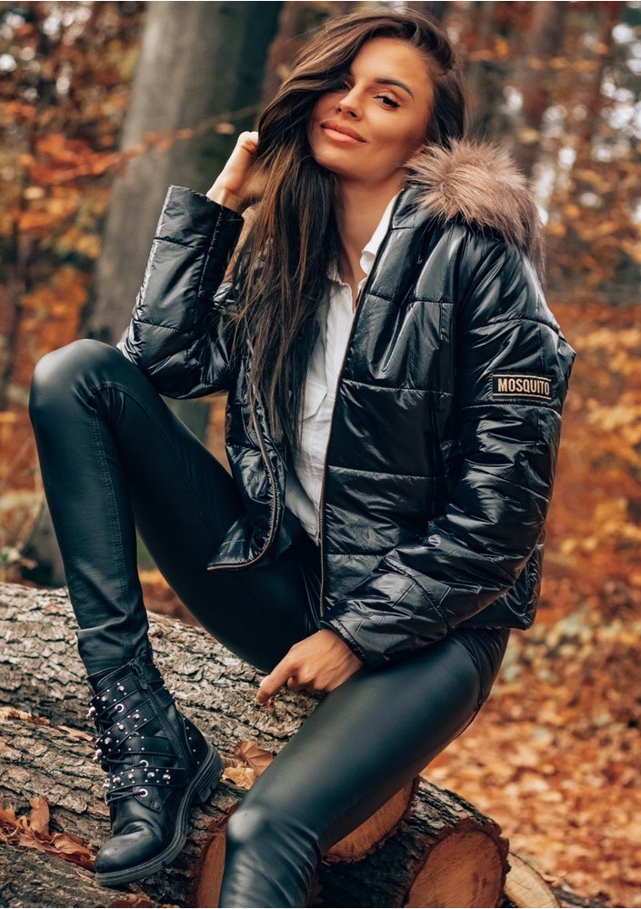 Kurtka pikowana ze sztucznym futrem czarna ILM