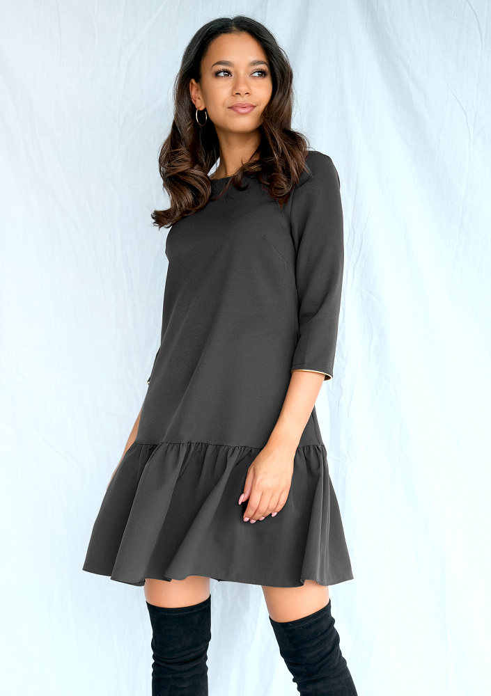 Sukienka ze złotą lamówką Czarna