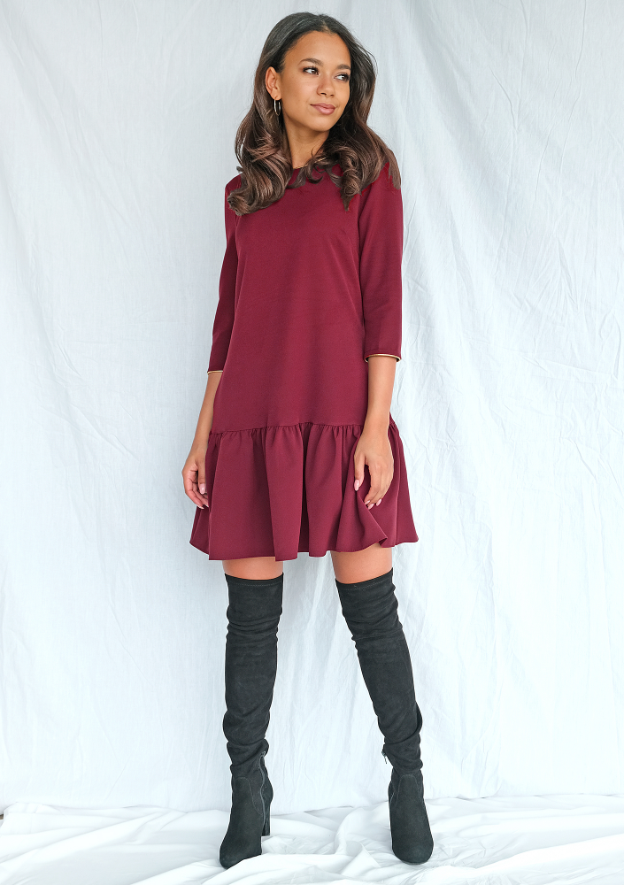 Sukienka ze złotą lamówką Bordowa