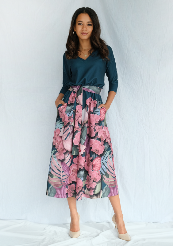 Sukienka z borderem w kwiaty Zielona