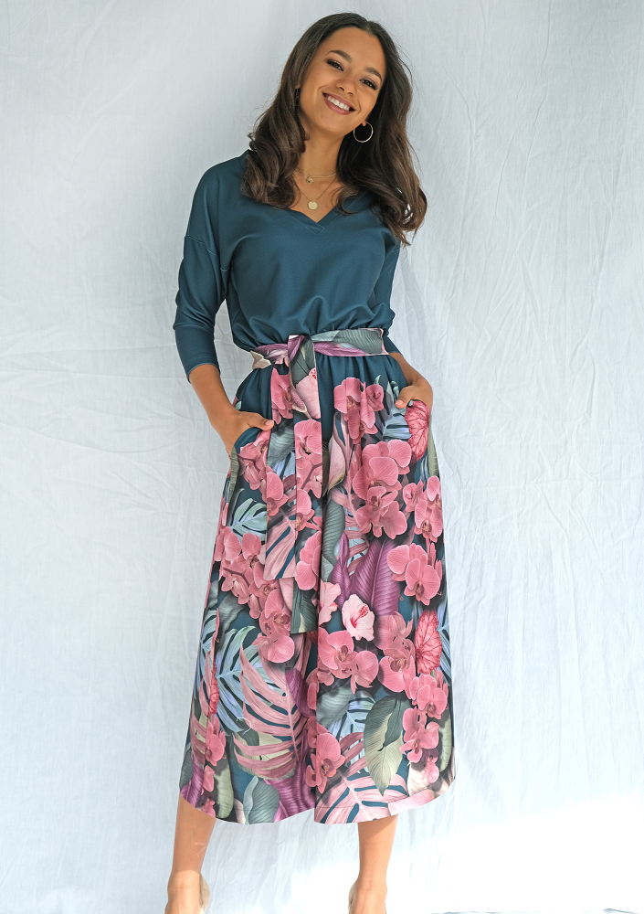 Sukienka z borderem w kwiaty Zielona