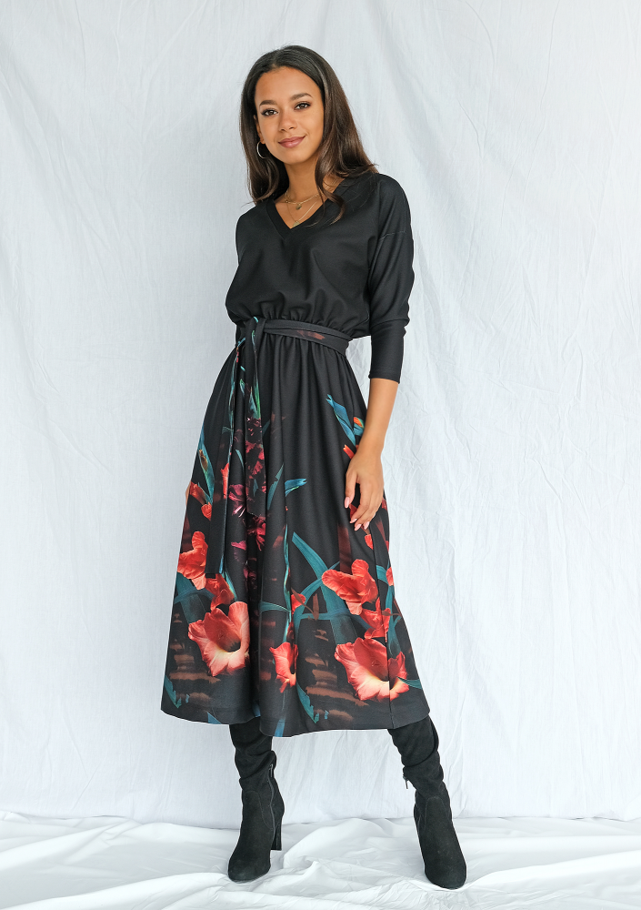 Sukienka z borderem w kwiaty Czarna