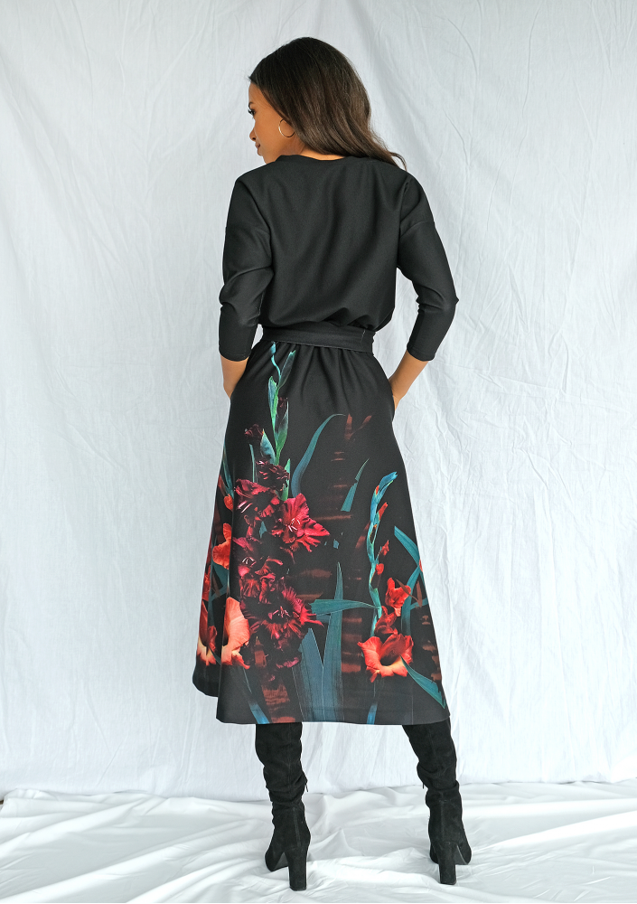 Sukienka z borderem w kwiaty Czarna