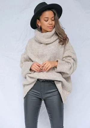 Sweter z golfem oversize A007 Beżowy ILM