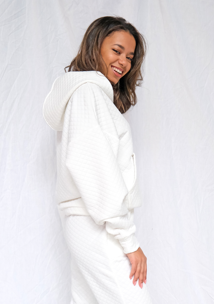 Bluza kangurka z pikowanej dzianiny Kremowa