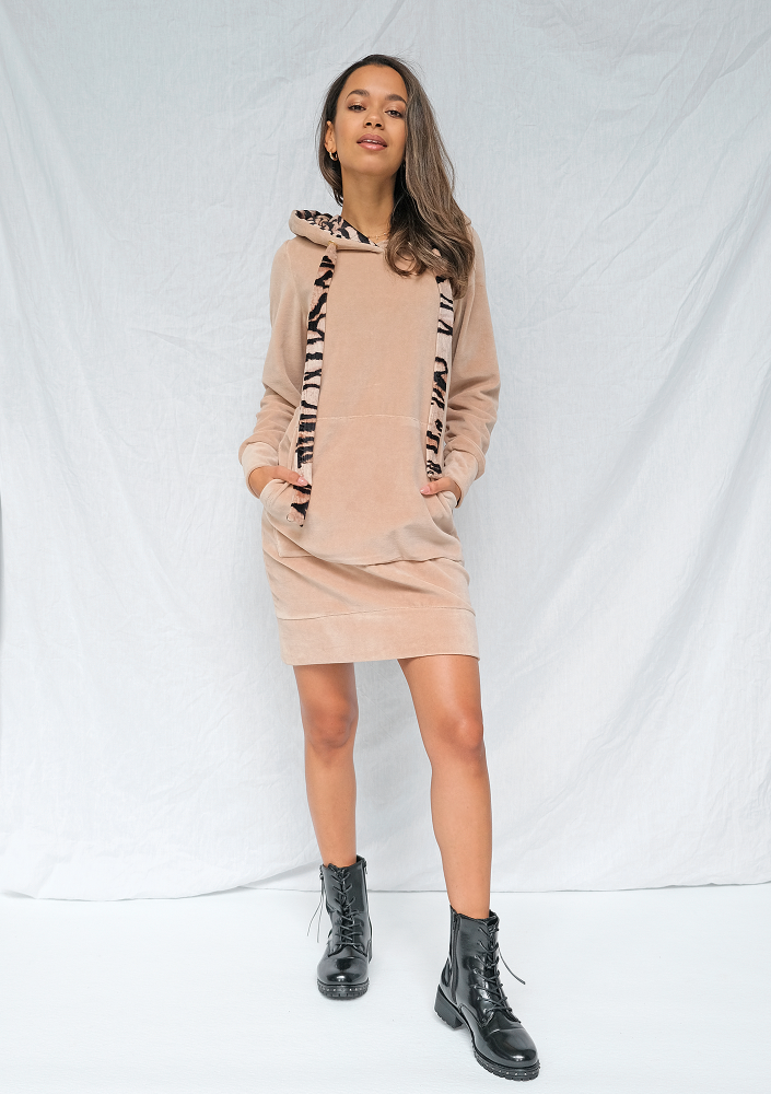 Sukienka welurowa z kapturem Wild Beżowa
