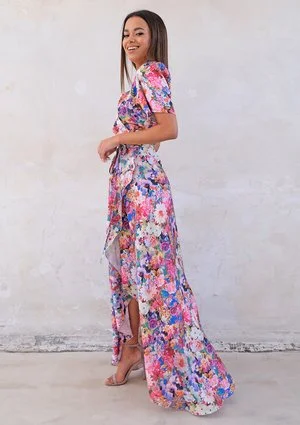 Kopertowa sukienka z asymetrią w kwiaty