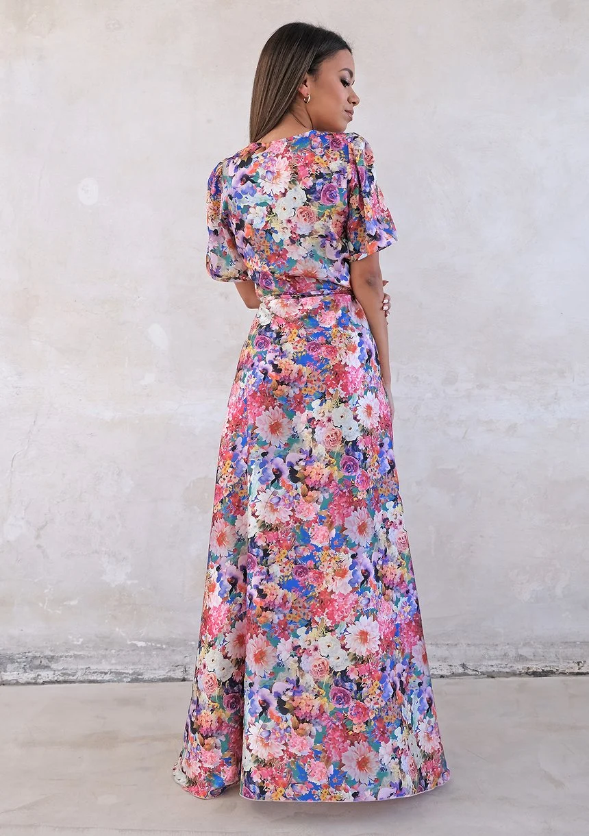 Kopertowa sukienka z asymetrią w kwiaty