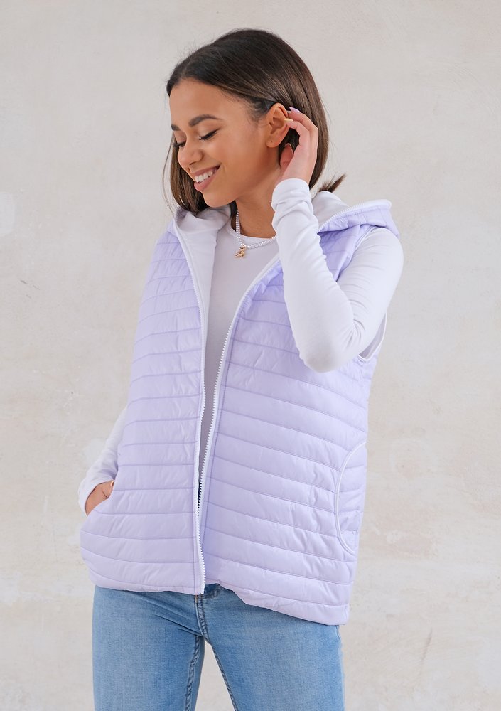 Quilted sleeveless lila jacket
