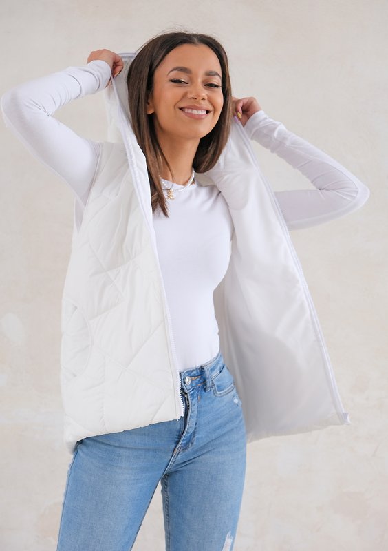 Quilted sleeveless ecrue jacket