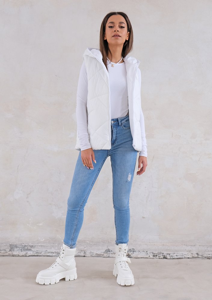 Quilted sleeveless ecrue jacket