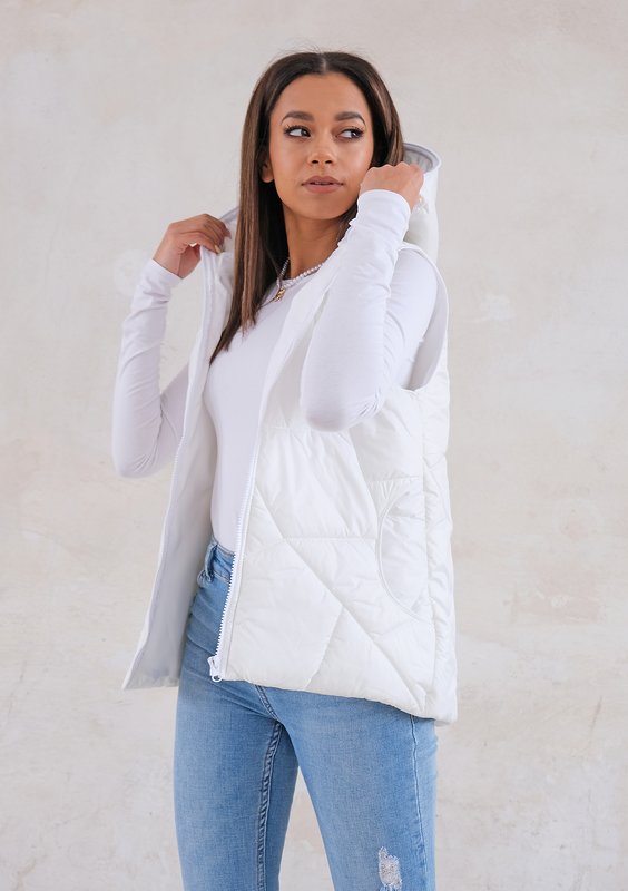 Quilted sleeveless ecrue jacket