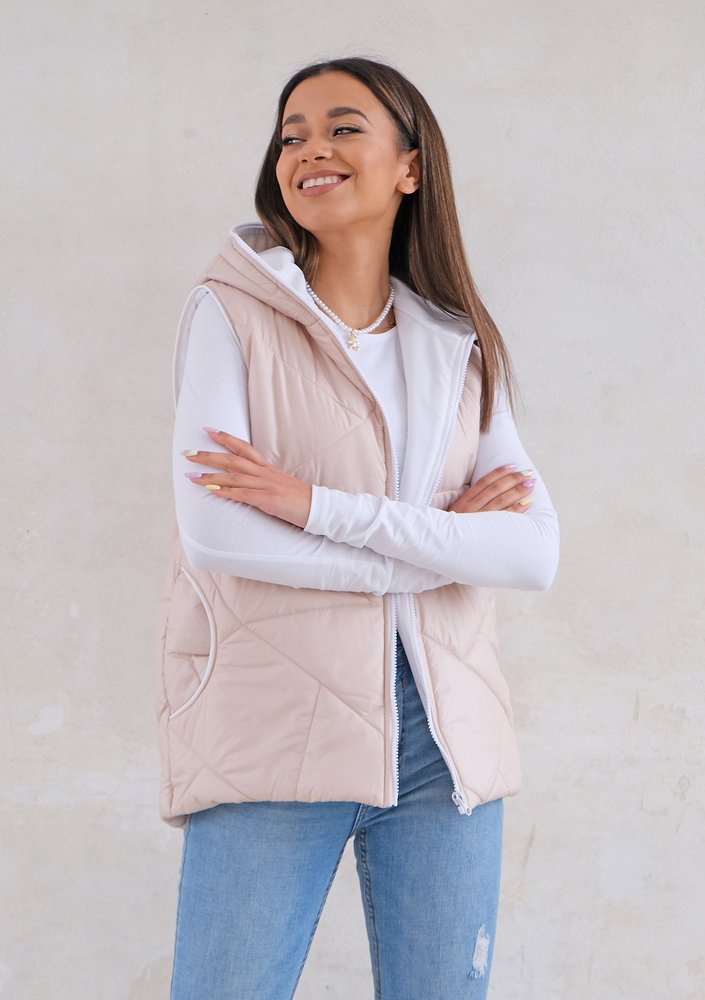 Quilted sleeveless beige jacket