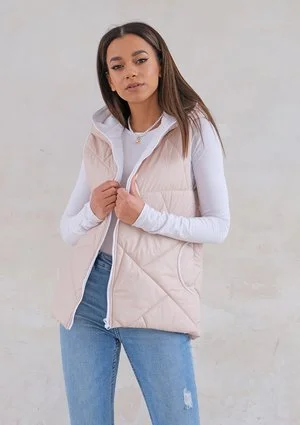 Quilted sleeveless beige jacket