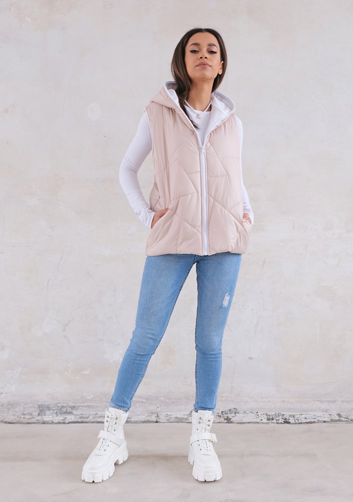 Quilted sleeveless beige jacket