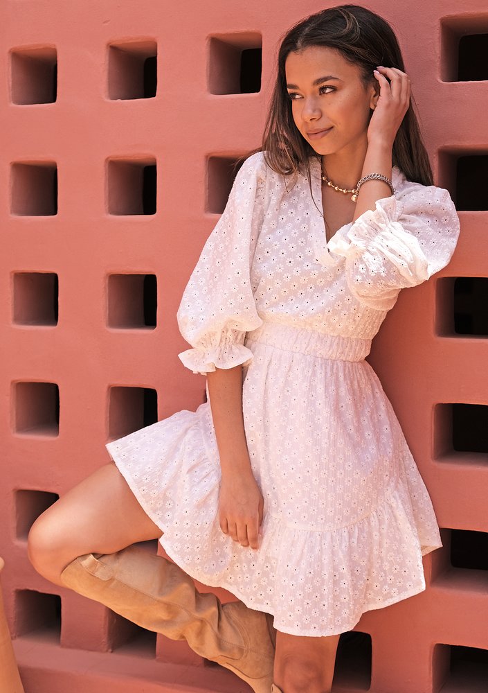 Puffed sleeved boho white dress