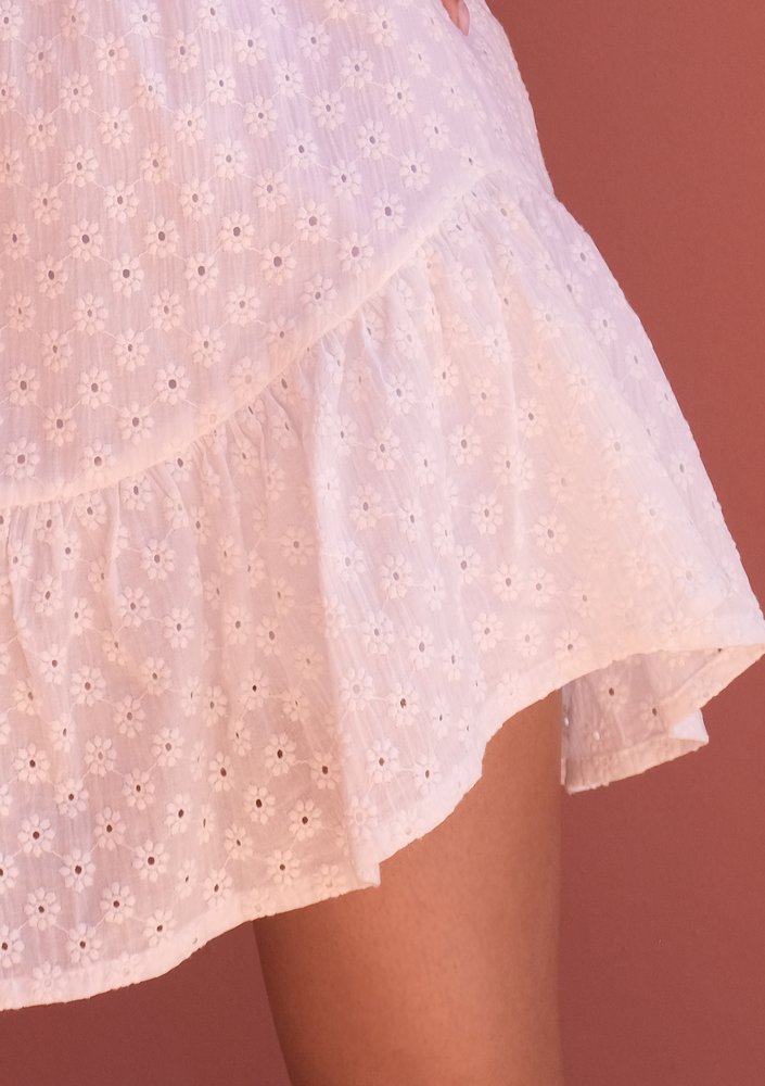 Puffed sleeved boho white dress