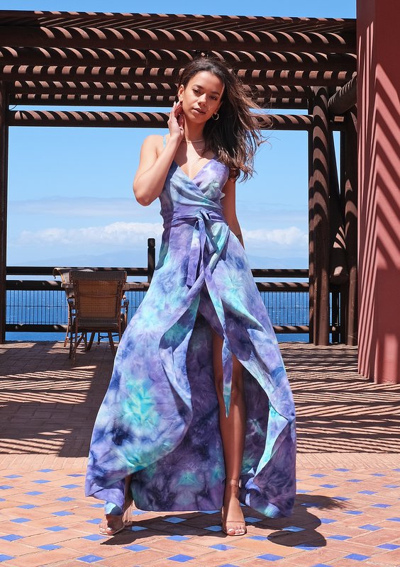 Kopertowa sukienka maxi tie dye