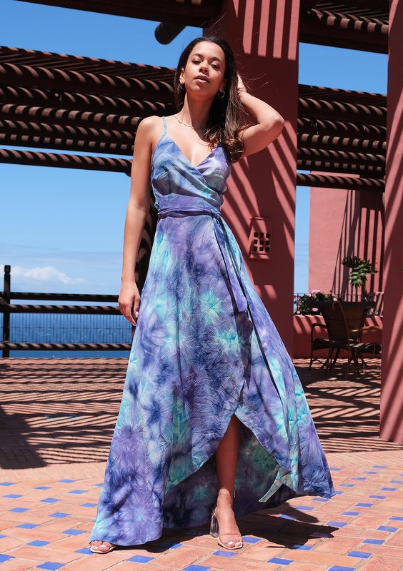 Kopertowa sukienka maxi tie dye