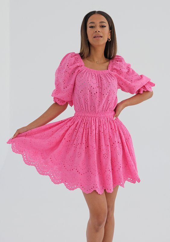 Openwork pink dress with puff sleeves