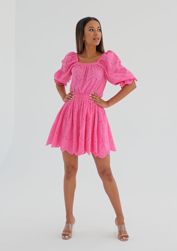 Openwork pink dress with puff sleeves