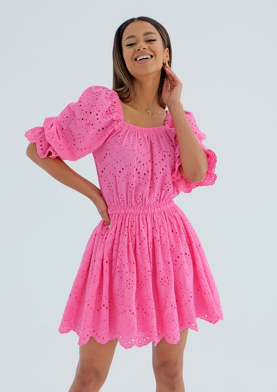 Openwork pink dress with puff sleeves