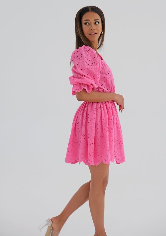 Openwork pink dress with puff sleeves