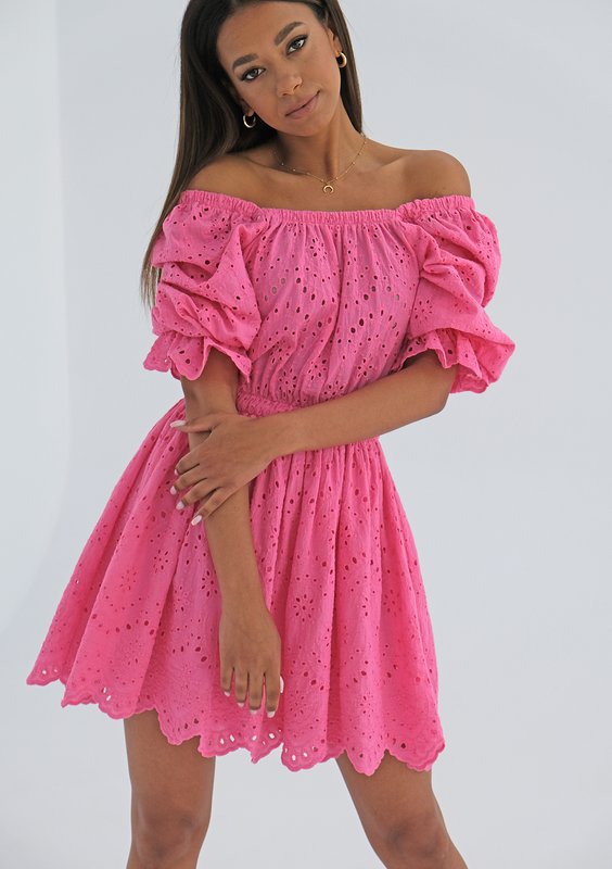 Openwork pink dress with puff sleeves