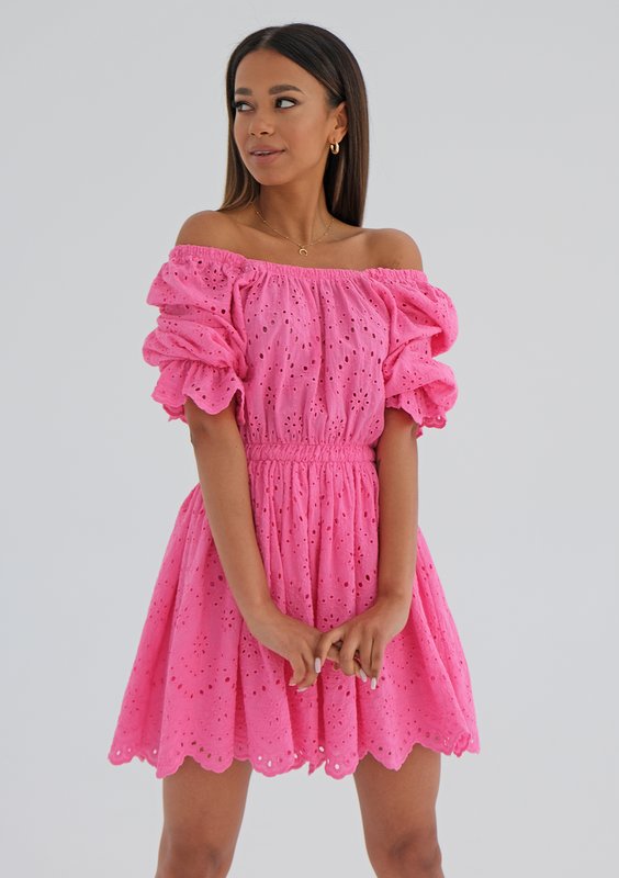 Openwork pink dress with puff sleeves