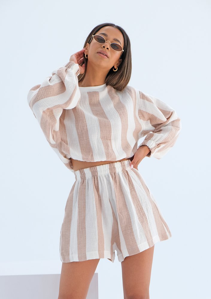 Muslin shorts with beige stripes