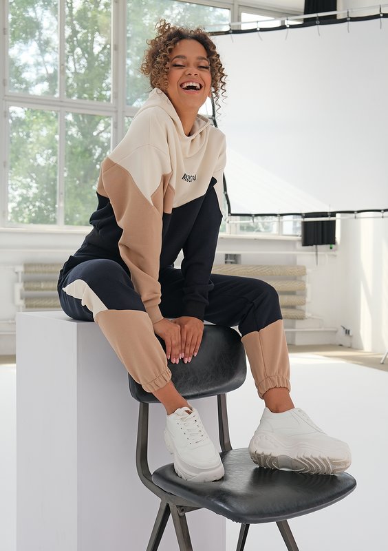 Bluza z łączonych kolorów Latte