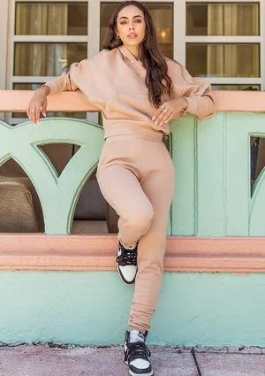 Hoodie with a pocket Warm Taupe