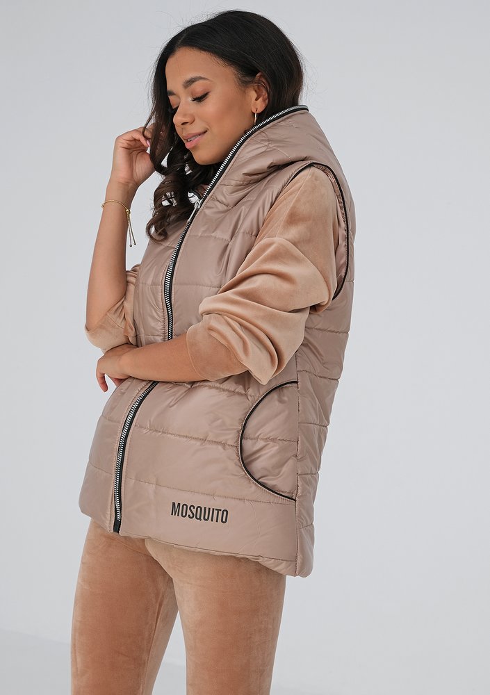 Quilted sleeveless nude beige jacket