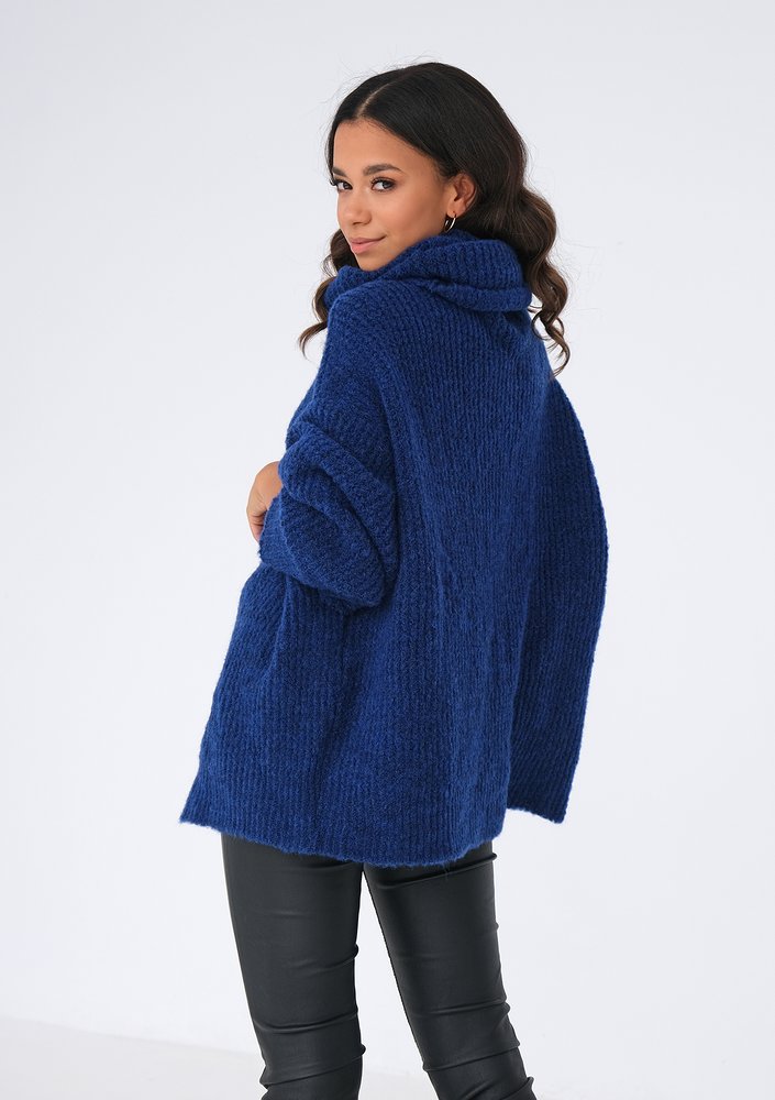 Sweter z golfem oversize KOBALTOWY ILM