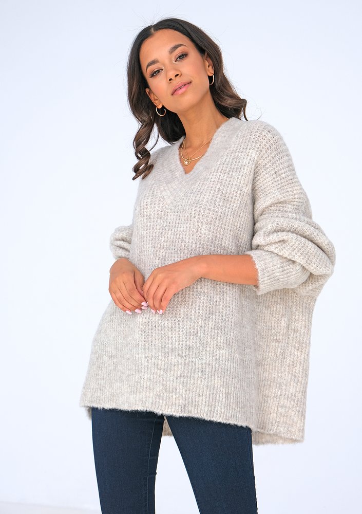 Sweter z dekoltem V oversize BEŻOWY ILM