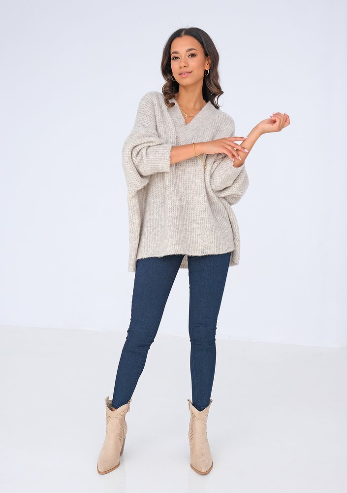 Sweter z dekoltem V oversize BEŻOWY ILM